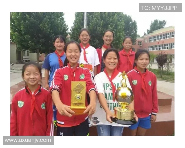 球场闪耀之星 足球短袖球员风采大揭秘